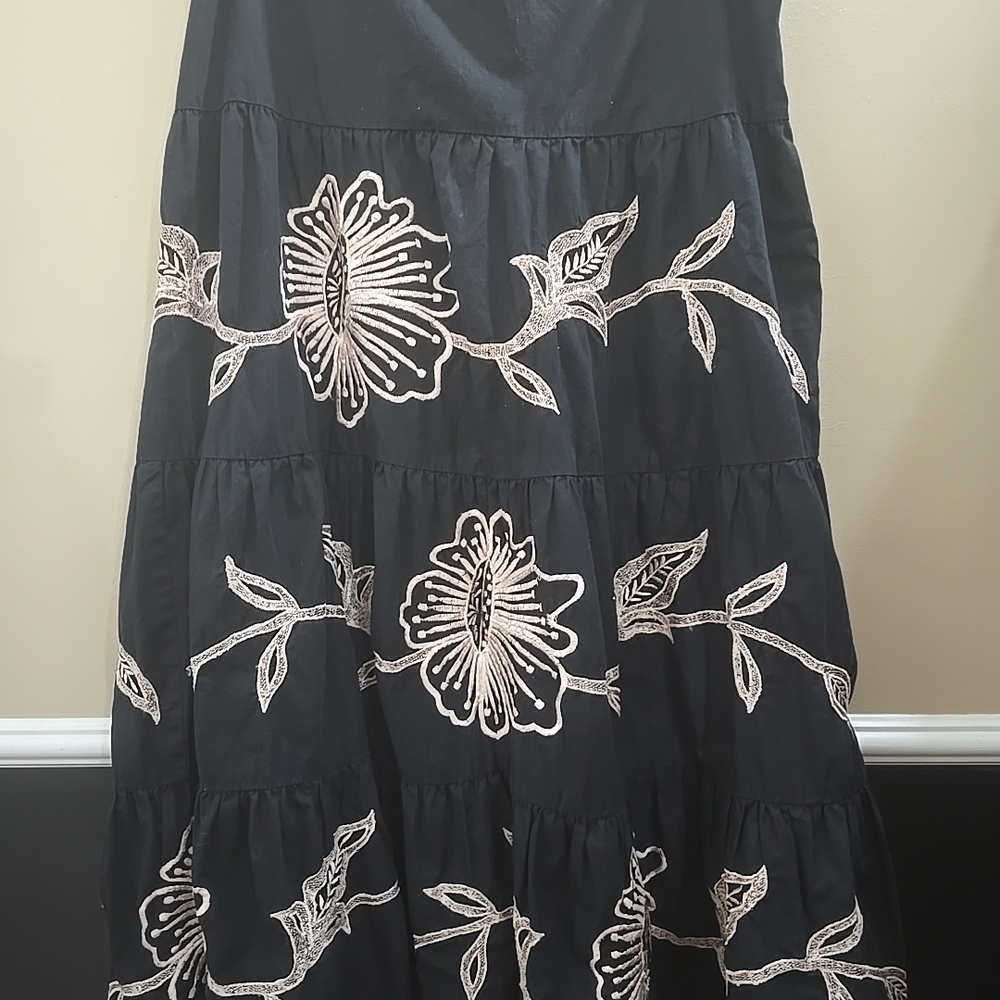 Tunique Boho Black Skirt with Tan Floral Embroidery Sz M Zipper Closure - Picture 1 of 6